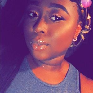 Meet your Posher, Junecia